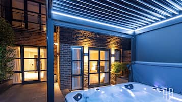 Suite 3A - Two Bedroom Apartment with Hot Tub | Terrace/patio