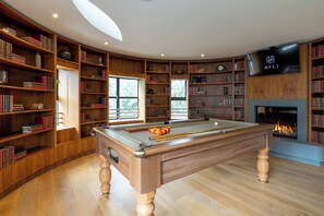 Suite 15 - Three Bedroom Penthouse with Balcony | 2 室のベッドルーム、エジプト綿のシーツ、高級寝具、羽毛の掛け布団