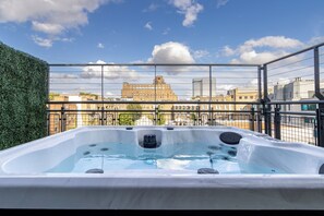 Suite 15 - Three Bedroom Penthouse with Balcony | Terraço/pátio