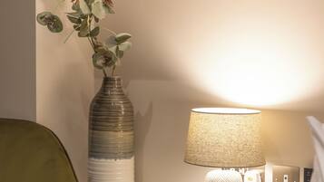 2 bedrooms, Egyptian cotton sheets, premium bedding, down duvets