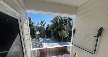 Spacious Byron Central Studio Apartment w/ Private Balcony