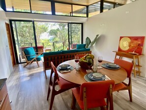 Dining - Sinfonía Tropical, ocean view, 5 minutes drive to Playa Linda, 15 to Dominical, wifi Starlink (Savegre de Aguirre)