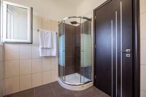 Hårføner, håndklær, såpe og toalettpapir