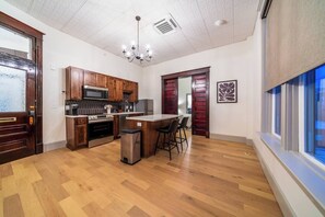 Mikrobølgeovn, ovn, kogeplade, opvaskemaskine