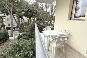 Outdoor dining - M314 - Marcelli, comfortable three-room apartment 200 meters from the sea (Marcelli)