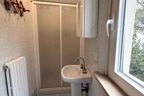 Shower, bidet, towels - M314 - Marcelli, comfortable three-room apartment 200 meters from the sea (Marcelli)