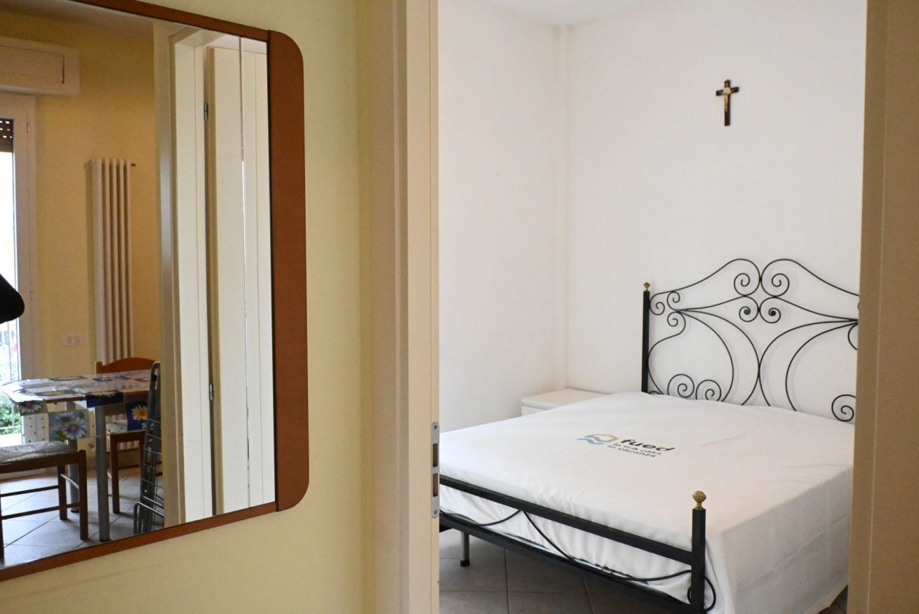 2 bedrooms, bed sheets