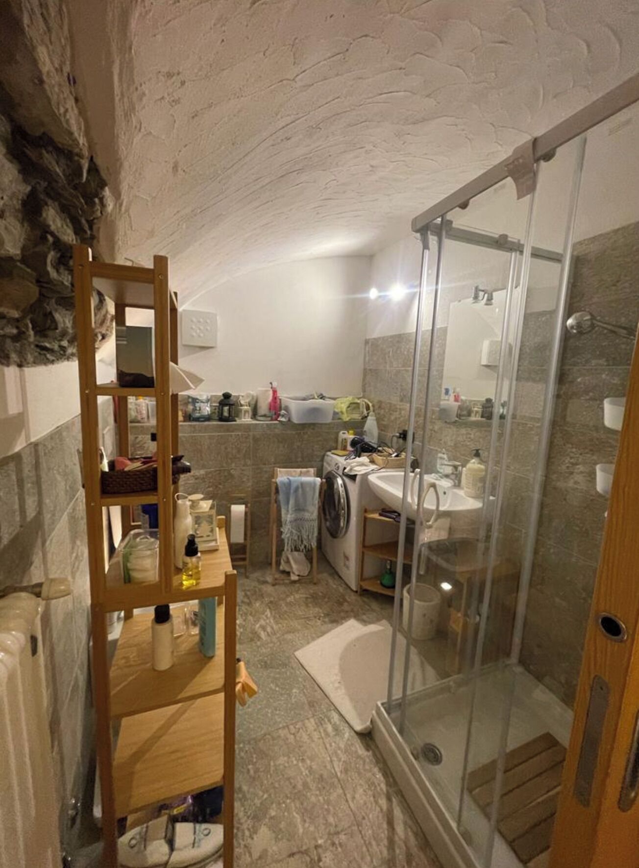 Dusche, Haartrockner, Bidet, Handtücher