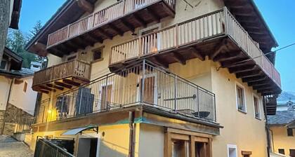 Chalet Coeur du Village – Cozy Alpine Retreat in the Heart of La Thuile!