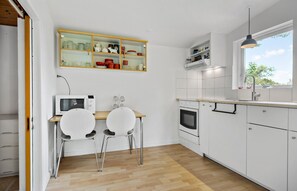 Fridge, stovetop, coffee/tea maker