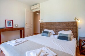 4 chambres, fer et planche à repasser, Wi-Fi gratuit, draps fournis