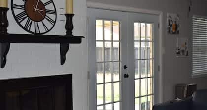 3-bedroom home in Lawton near Ft Sill with large yard, pool and Chefs kitchen