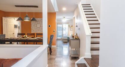 Charming Pet-Friendly Stay - Near Bay & Beaches.