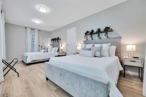 6 bedrooms, desk, iron/ironing board, travel crib