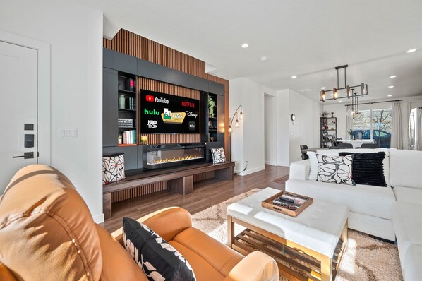 TV connectée, cheminée, espaces bureaux