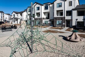 Children’s area - Roam Ski Den R5949B|1BR Snowbasin Retreat |Hot Tub (Mountain Green)