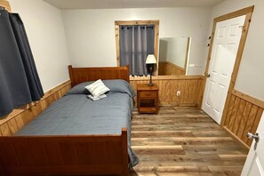 4 室のベッドルーム、デスク、アイロン / アイロン台、WiFi