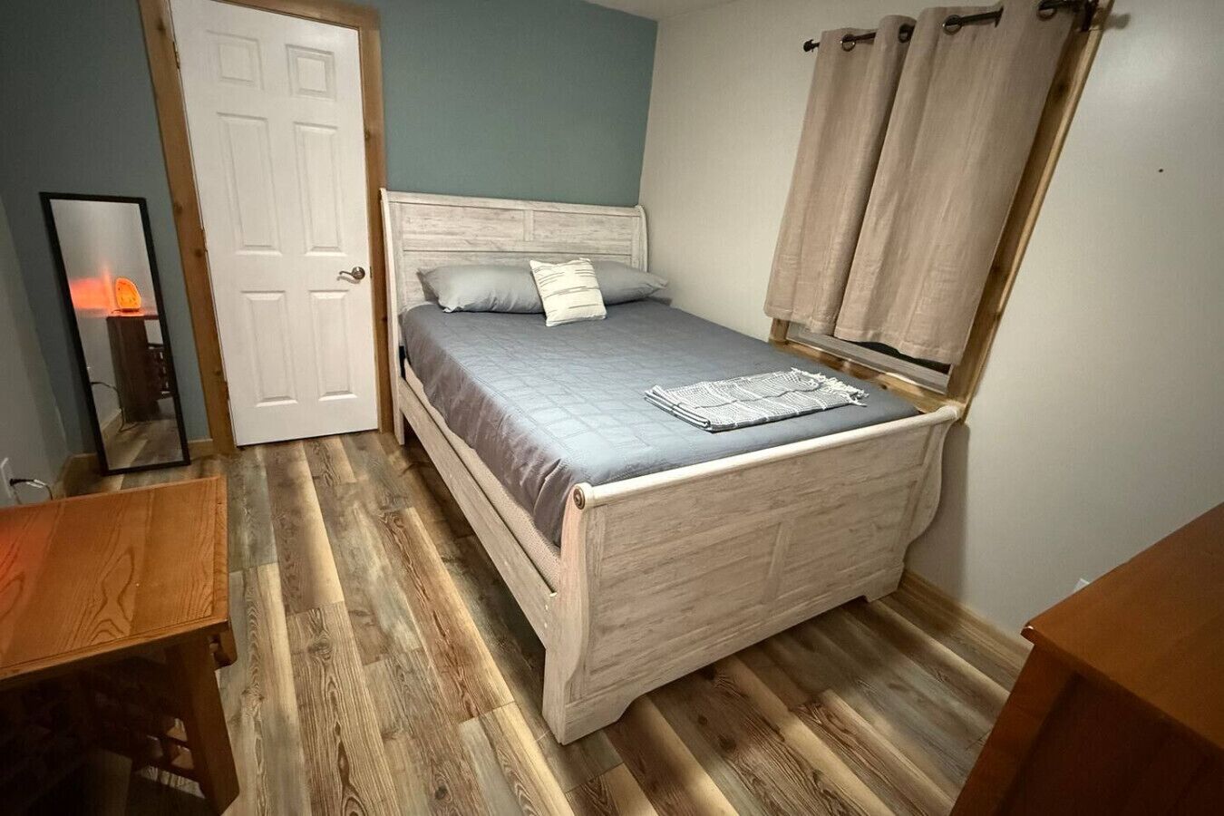 4 bedrooms, desk, iron/ironing board, WiFi