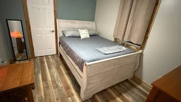 3 Schlafzimmer, Schreibtisch, Bügeleisen/Bügelbrett, WLAN