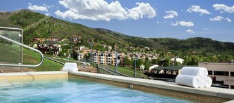 Skiers dream! Sheraton Resort at the gondola. 2BR/2Bath/2LR, sleeps 8,+parking.