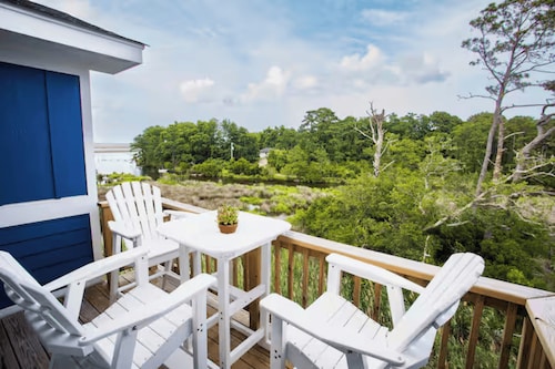 New Home with Sound Views & Central Location!