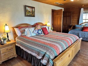 4 bedrooms, iron/ironing board, free WiFi, bed sheets