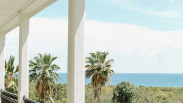 Vista para praia/oceano
