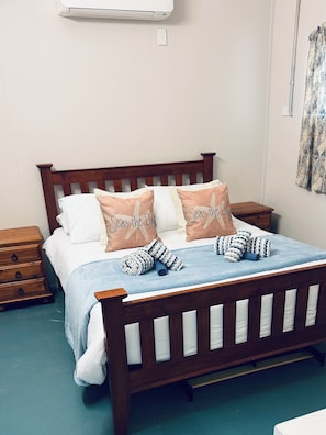 2 bedrooms, bed sheets