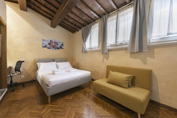 1 chambre, fer et planche à repasser, Wi-Fi, literie fournie