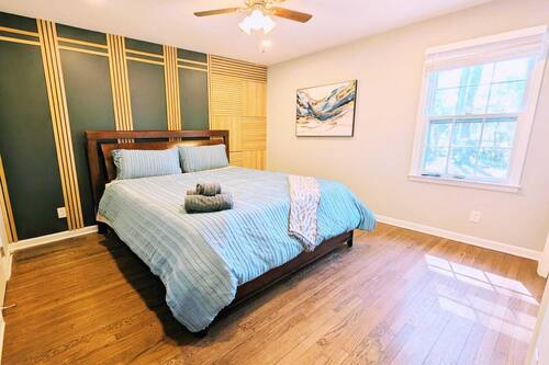 5 bedrooms, desk, laptop workspace, iron/ironing board