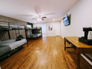 5 chambres, bureau, espace de travail pour ordinateur portable