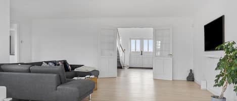 Smart TV, table football, ping pong