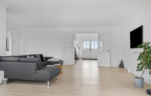 Beautiful home in Rødding with WiFi
