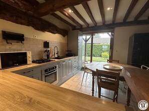 Microwave, oven, dishwasher, coffee/tea maker - La Grande Ferme Bressane (BOISSEY)