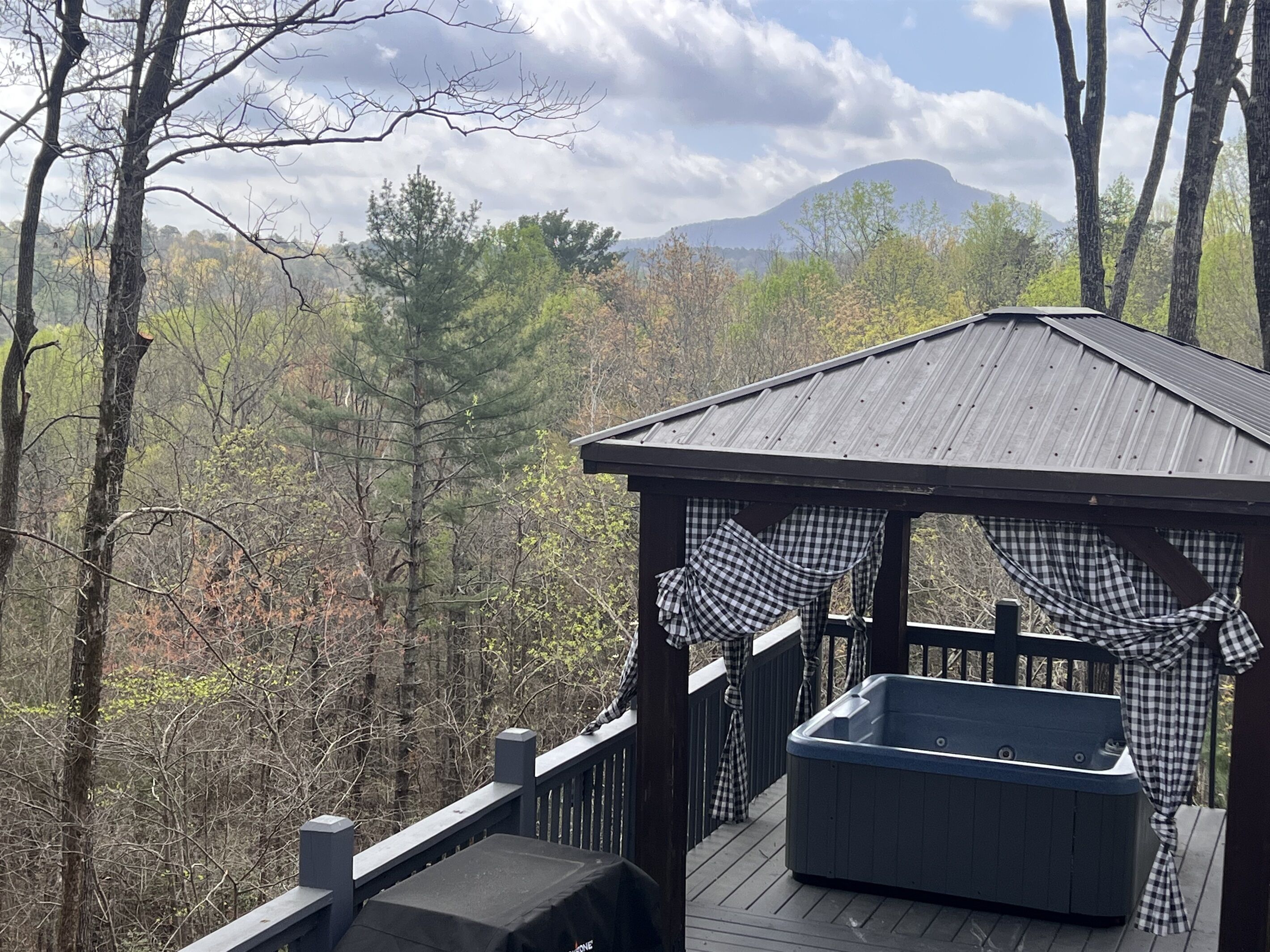 Tina de hidromasaje al aire libre