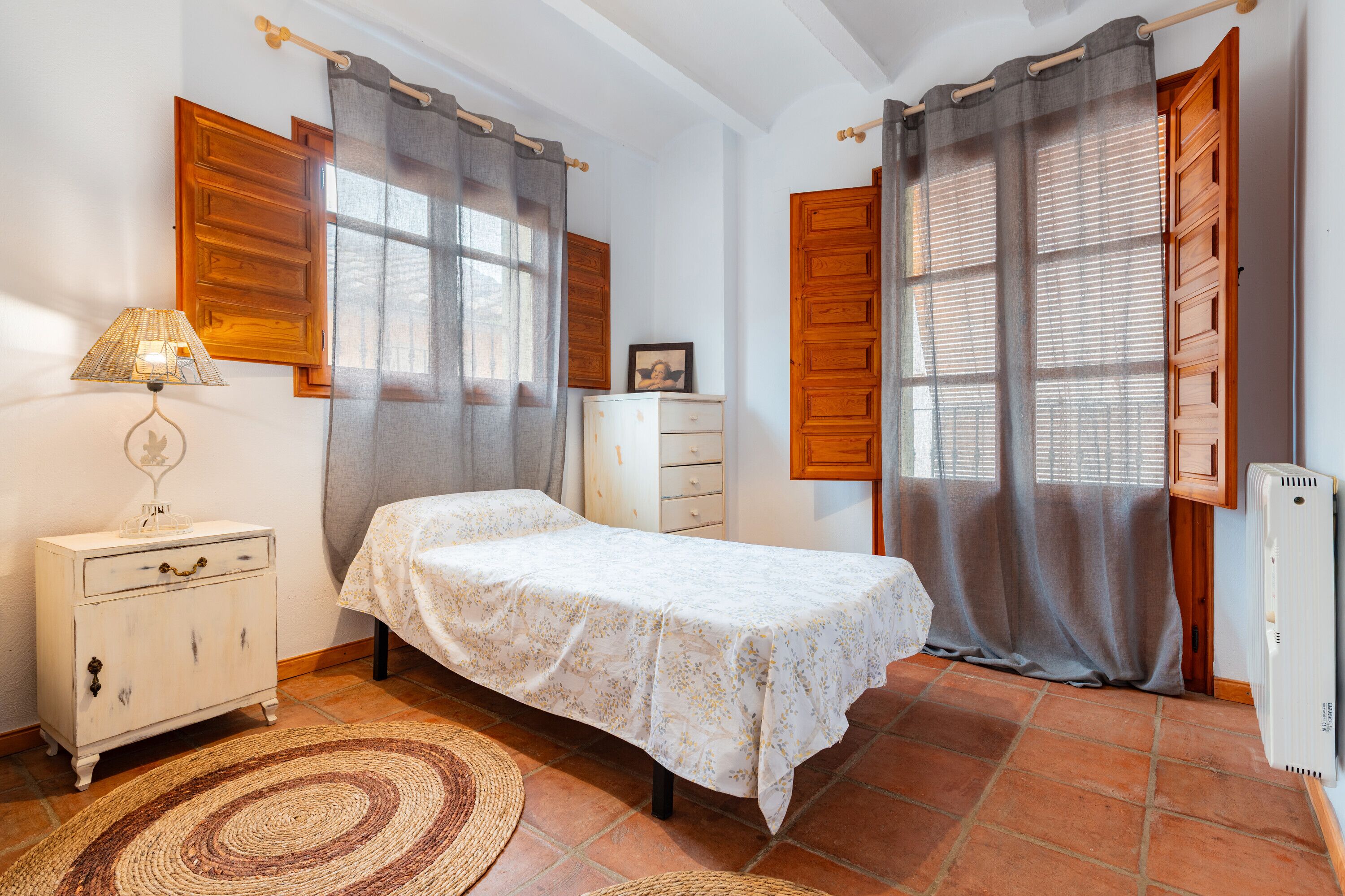 3 slaapkamers, een strijkplank/strijkijzer, gratis wifi, beddengoed