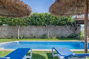 Pool - Holiday Home 'Alfonso' with Shared Pool, Wi-Fi, and Air Conditioning (Conil de la Frontera)