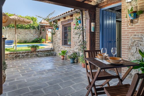 Holiday Home 'Laura' with Shared Pool, Wi-Fi and Air Conditioning