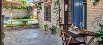 Holiday Home 'Laura' with Shared Pool, Wi-Fi and Air Conditioning