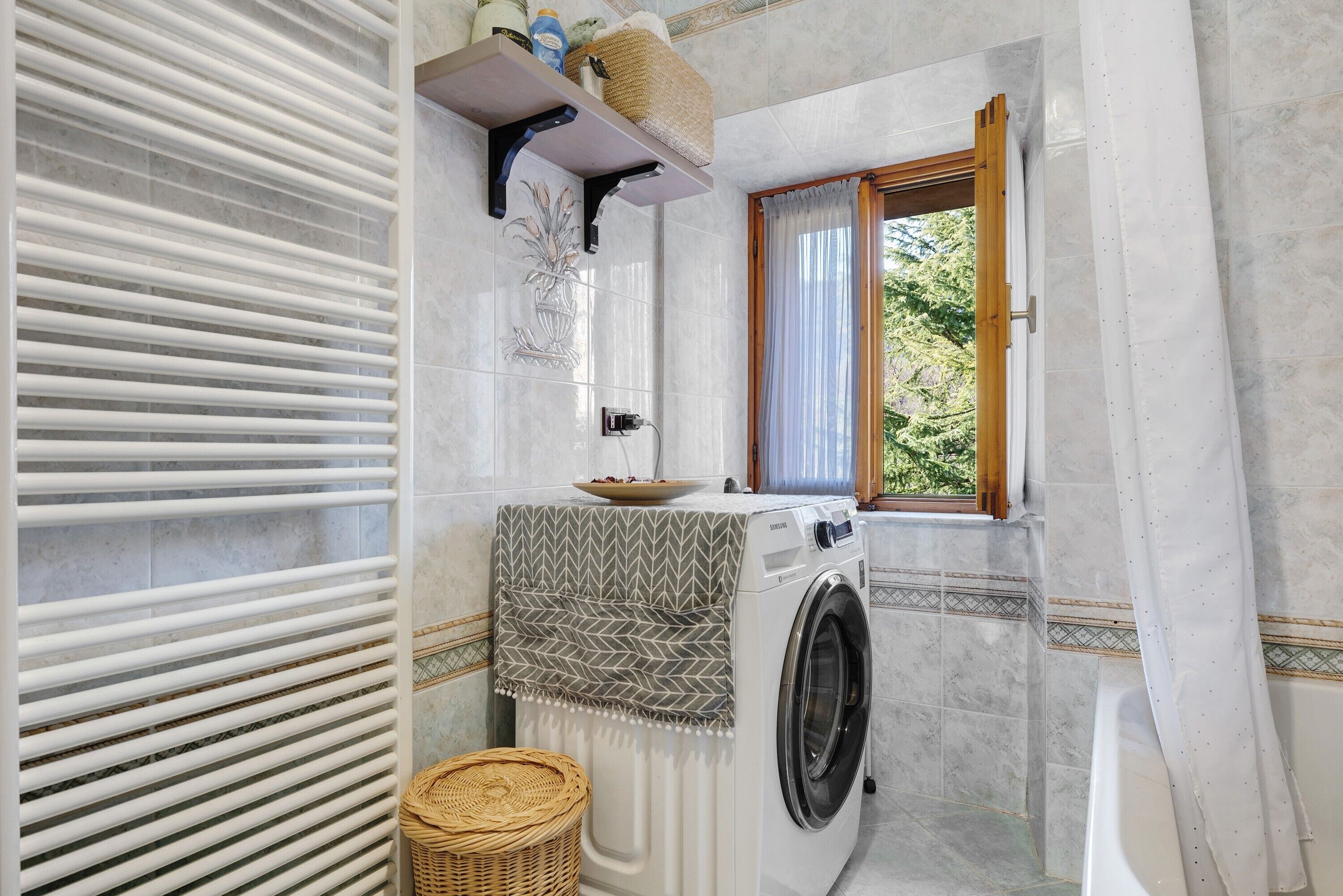 Een douche, een haardroger, handdoeken