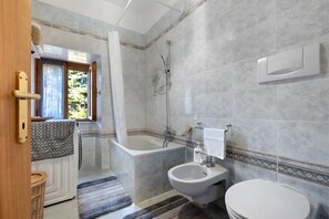 Shower, hair dryer, towels - Apartment 'Le More' with Mountain View, Balcony and Wi-Fi (Cares)