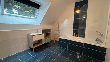 Shower, towels