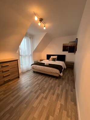 4 Schlafzimmer, kostenloses WLAN, Bettwäsche