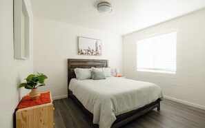 3 bedrooms, desk, iron/ironing board, WiFi