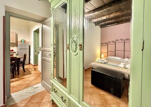 2 bedrooms, in-room safe, desk, iron/ironing board - Apartment - Entire Place - Historic Center (Palermo)