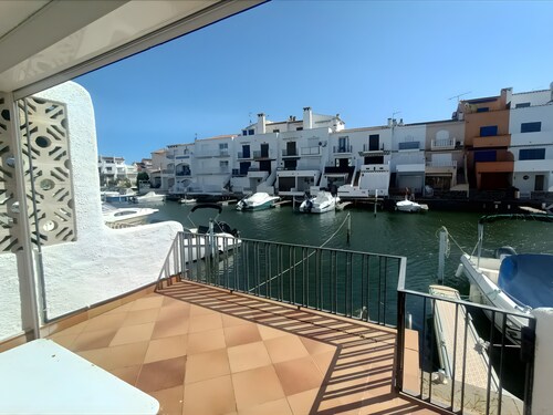 Holiday Home 'Port Empúries' with Sea View, Private Pool and Air Conditioning