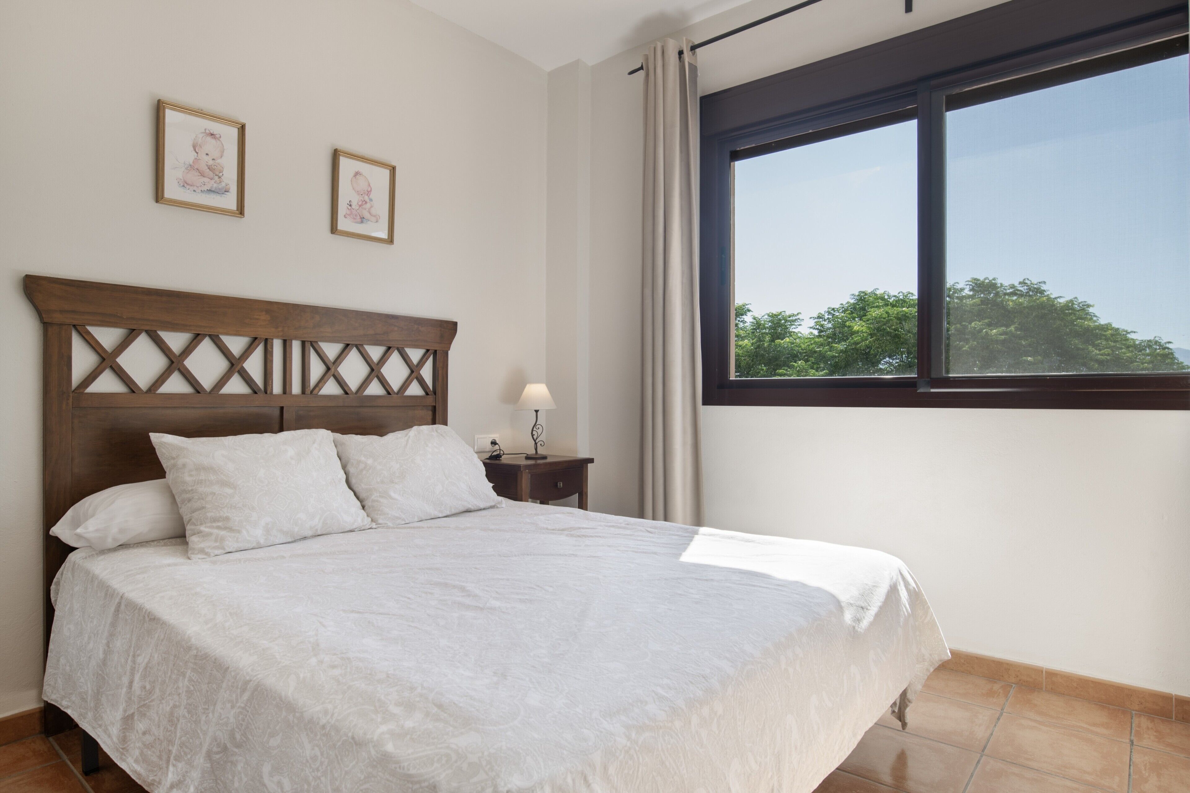 8 bedrooms, free WiFi, bed sheets