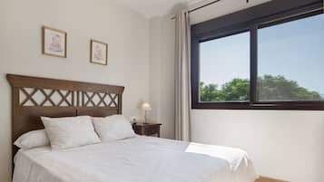 8 bedrooms, free WiFi, bed sheets