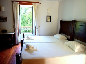 12 bedrooms, iron/ironing board, free WiFi, bed sheets