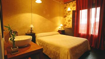 2 室のベッドルーム、WiFi (無料)、ベッドシーツ